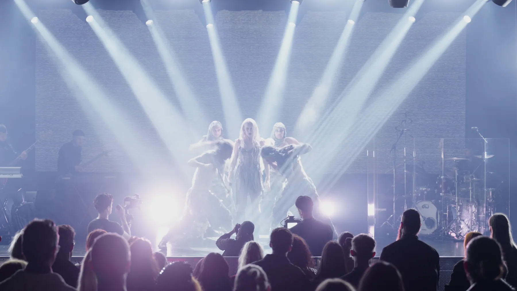 KING IV and dancers under white beams at 170 Russell