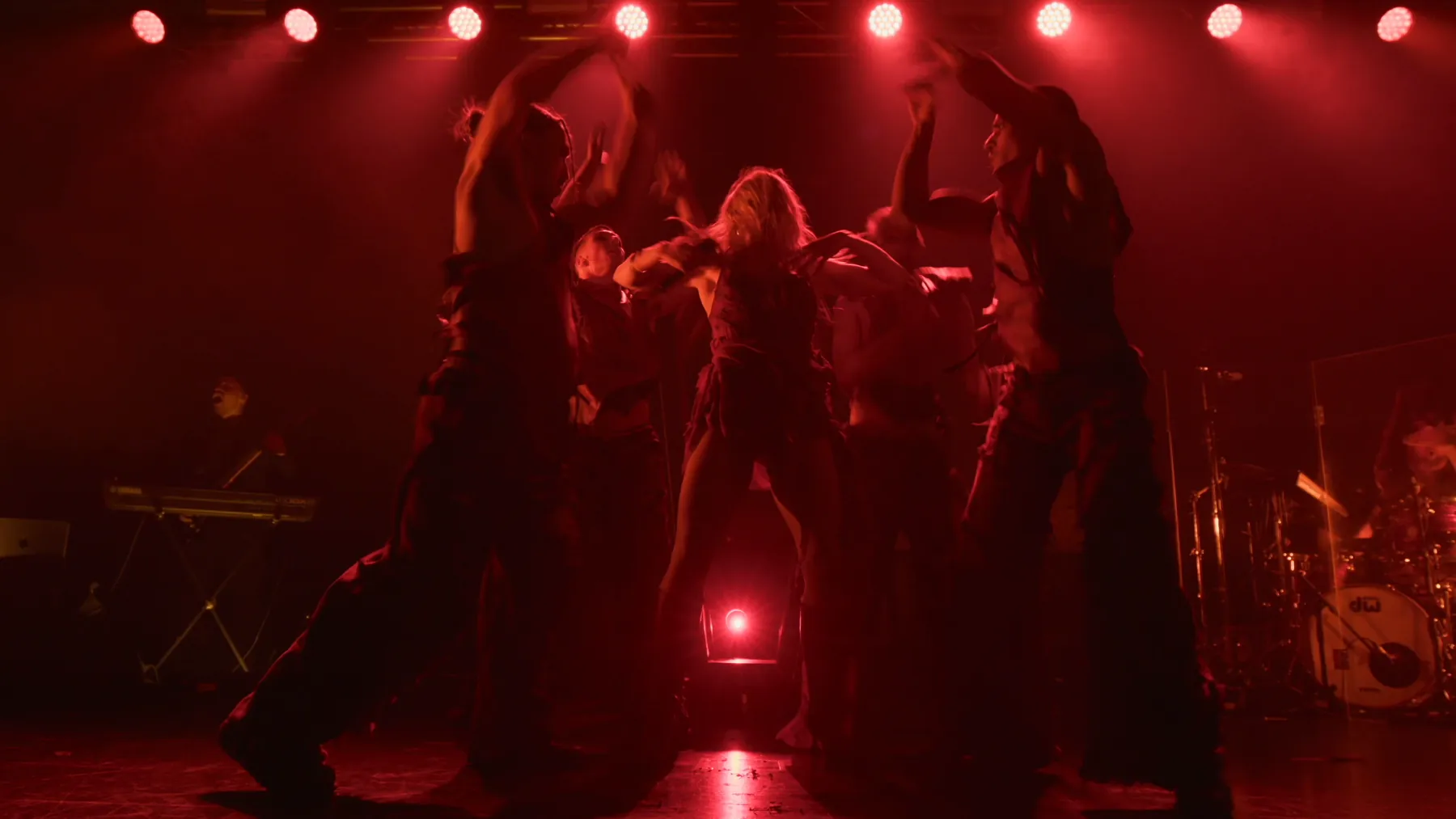 KING IV and dancers in red light